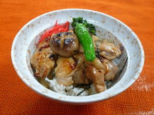 9月1日　焼き鳥丼3.JPG